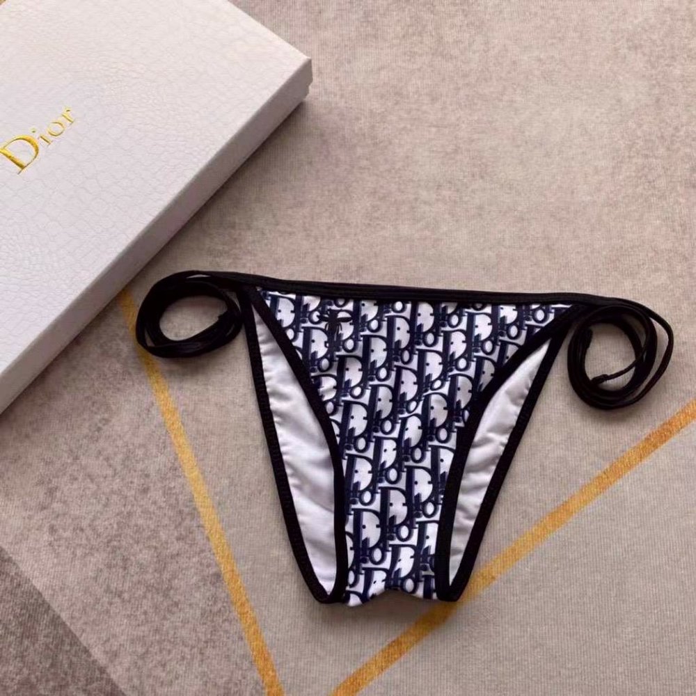 Sexy bikini👙 - Picture 4 of 6